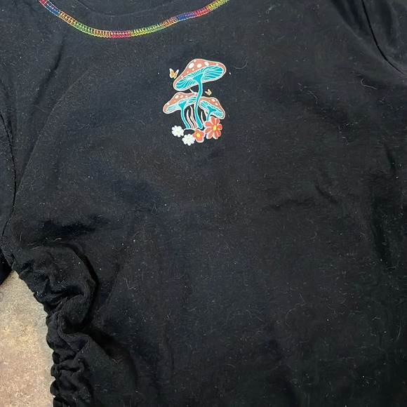 Social Scene Black T-Shirt Mushroom - Picture 2 of 4